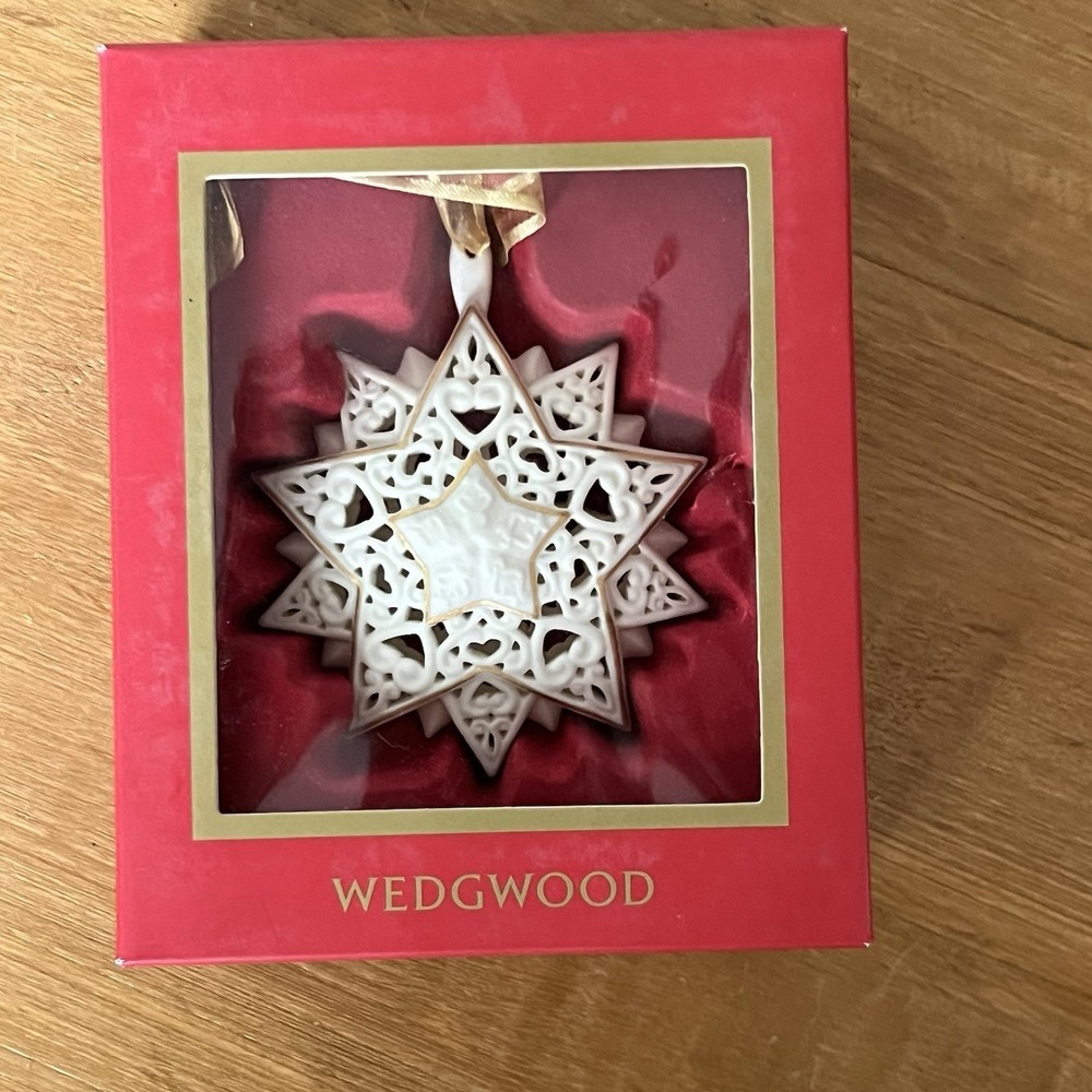 Wedgwood Pierced Star Ornament White Porcelain Gold Accent Christmas Holiday Box